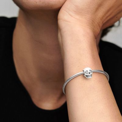 Pandora 792811C01 Charm Damen Glow In The Dark Funkelnder Totenkopf Weiss Silber